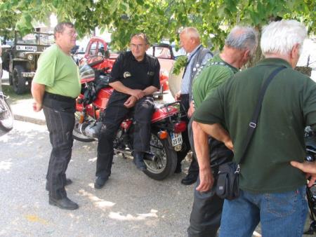 Razstava starodobnih vozil in vožnja po občini 7